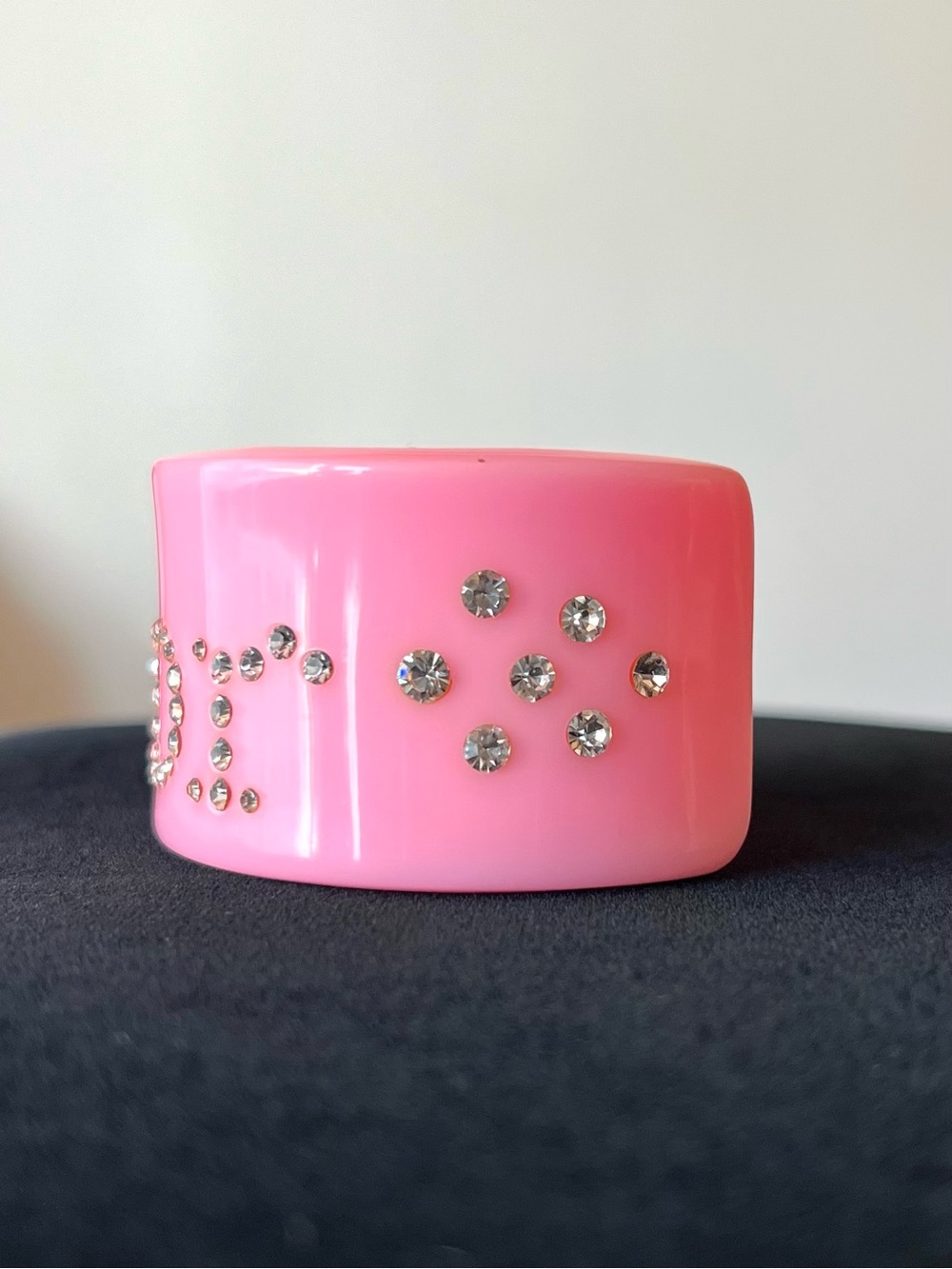 CHRISTIAN DIOR VINTAGE WIDE CUFF BRACELET SOFT PINK LUCITE CRYSTALS - Picture 4 of 6